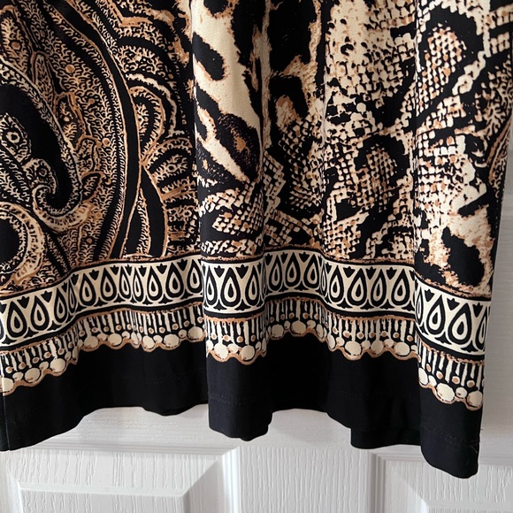 Chico’s v-neck dress. 3/4 sleeve Chico’s size 0 which is equivalent to a small/4 - Picture 7 of 9